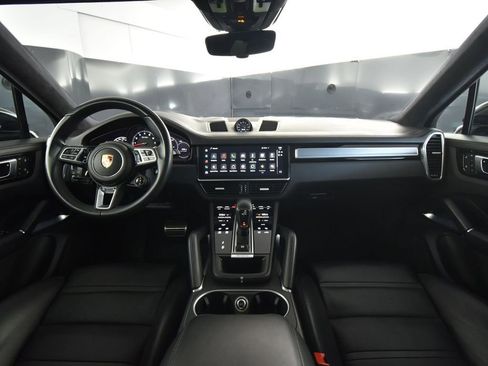 Certified 2023 Porsche Cayenne Turbo image 17