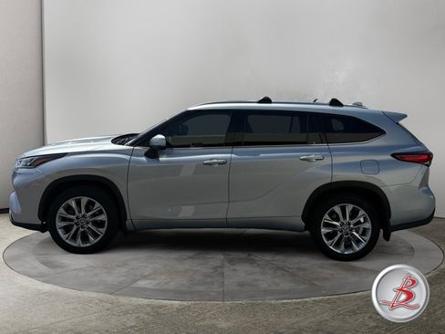 Used 2020 Toyota Highlander Limited AWD/4WD image 4