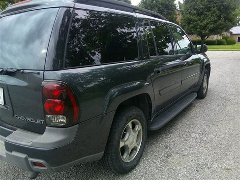 Used 2004 Chevrolet TrailBlazer 4WD w/ LT Preferred Equipment Group image 4