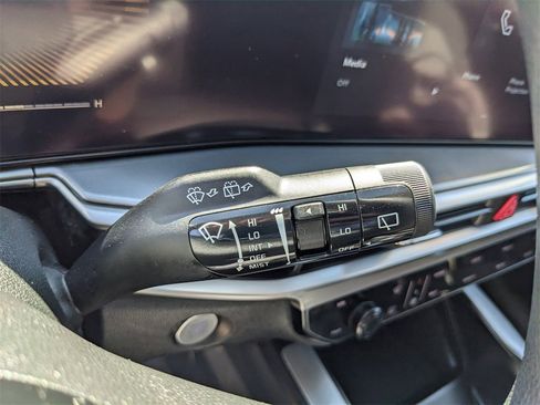 Certified 2025 Kia Sorento LX image 34