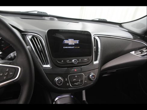 Used 2017 Chevrolet Malibu LT FWD image 9