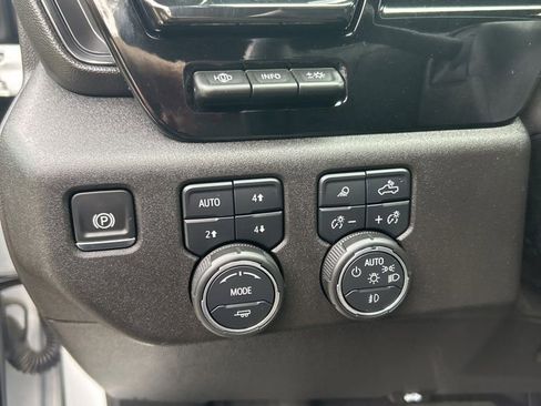 Used 2025 Chevrolet Silverado 2500 ZR2 w/ Technology Package image 9