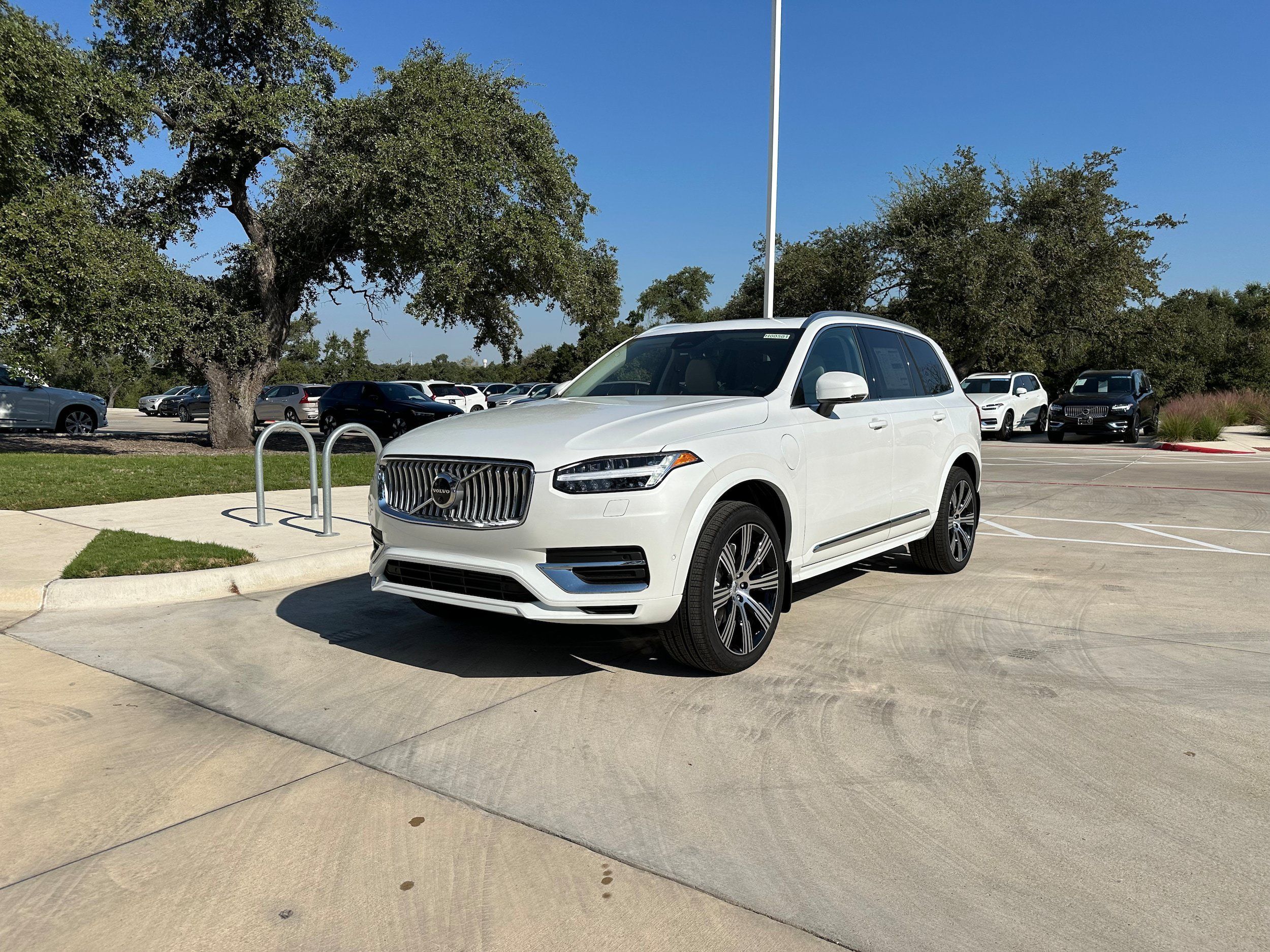 Used 2025 Volvo XC90 T8 Plus w/ Protection Package Premier AWD/4WD image 2