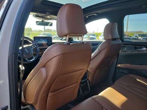 Used 2022 Lincoln Nautilus Reserve w/ Luxury Package image 12