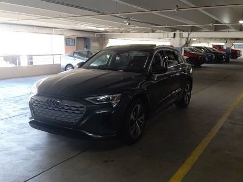 Used 2024 Audi Q8 e-tron Premium Plus AWD/4WD image 2