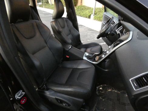 Used 2016 Volvo XC60 T6 Platinum image 27