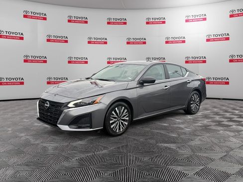 Used 2025 Nissan Altima 2.5 SV FWD image 1
