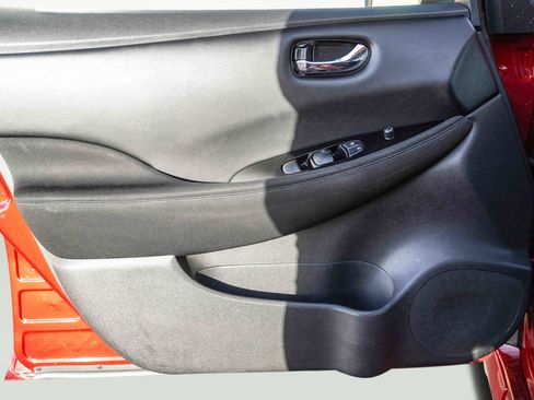 Used 2021 Nissan Leaf SV image 15