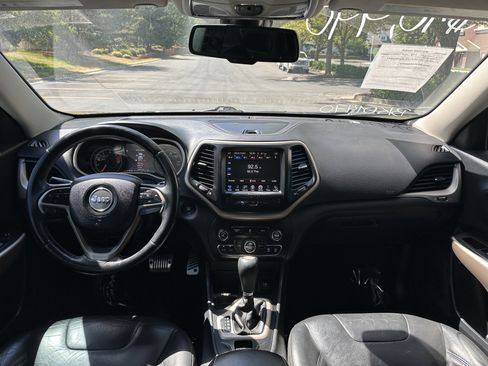 Used 2018 Jeep Cherokee Limited FWD image 18
