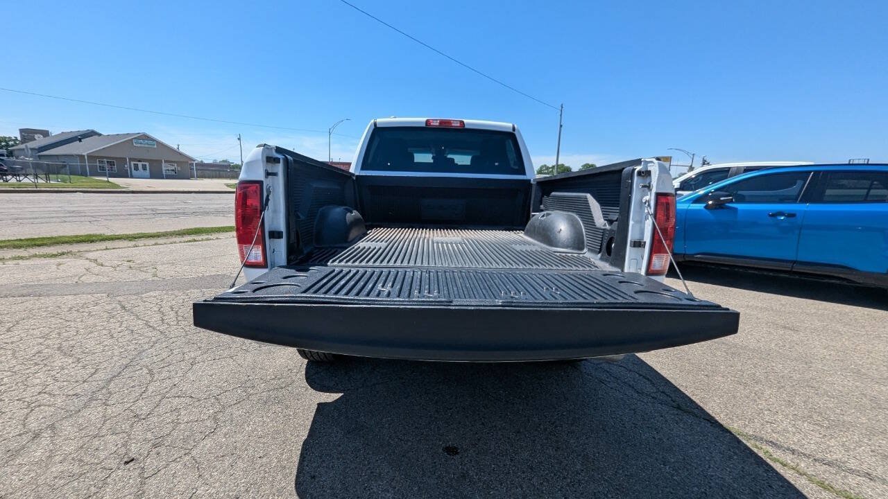 Used 2021 RAM 1500 Classic SLT RWD image 16