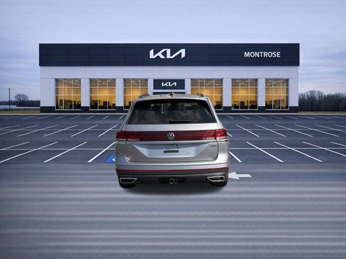 Used 2025 Volkswagen Atlas SE image 6