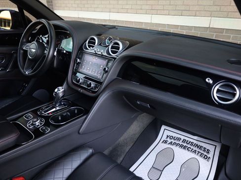Used 2018 Bentley Bentayga AWD/4WD image 40