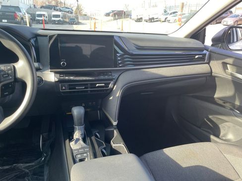 Used 2025 Toyota Camry LE image 34