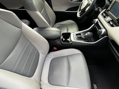 Used 2019 Toyota RAV4 XLE Premium image 45