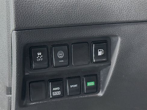 Used 2020 Nissan Rogue S AWD/4WD image 10