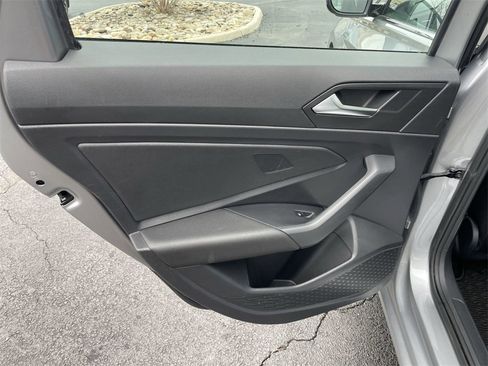 Used 2021 Volkswagen Jetta SE image 20