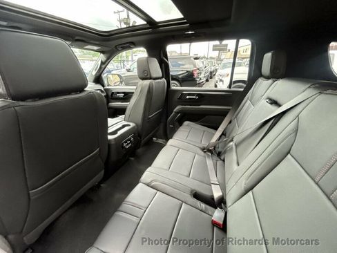 Used 2026 Chevrolet Suburban RST w/ Comfort Package AWD/4WD image 18