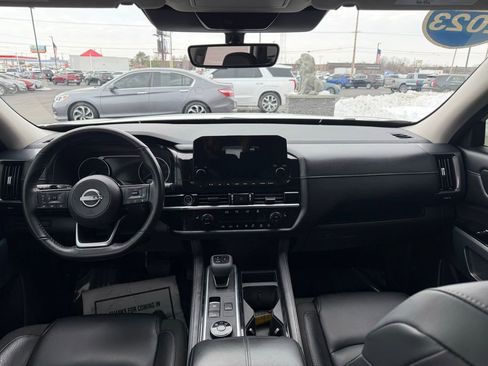 Used 2023 Nissan Pathfinder SL w/ Lighting Package (N92) AWD/4WD image 12