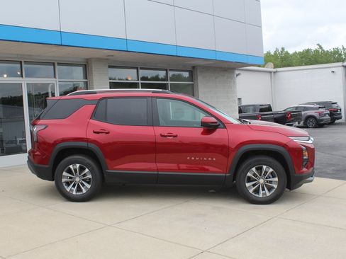New 2026 Chevrolet Equinox LT w/ Convenience Package II AWD/4WD image 3