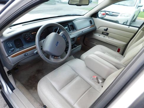 Used 2008 Ford Crown Victoria LX RWD image 16