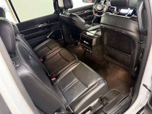 Used 2024 Jeep Wagoneer 4WD image 35