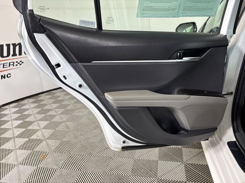 Used 2024 Toyota Camry SE image 20