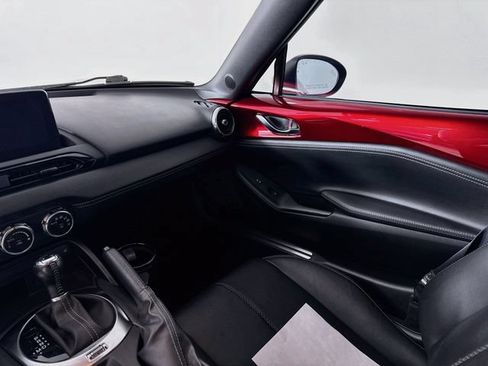 Used 2021 MAZDA MX-5 Miata RF Grand Touring RWD image 28