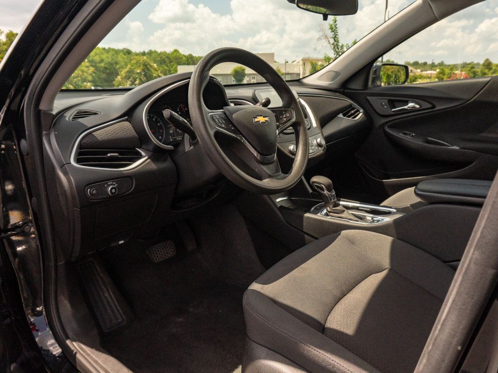 Used 2025 Chevrolet Malibu LT FWD image 11
