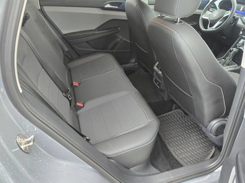 Used 2024 Volkswagen Taos SE FWD image 7