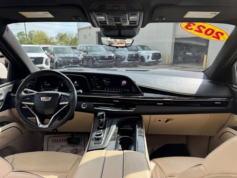 Used 2023 Cadillac Escalade Premium Luxury AWD/4WD image 30
