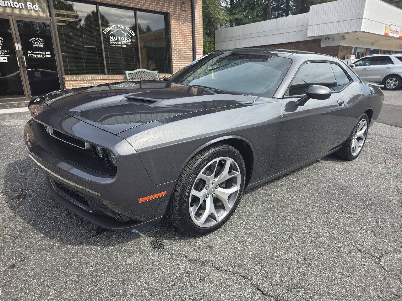 Used 2015 Dodge Challenger SXT Plus RWD image 2