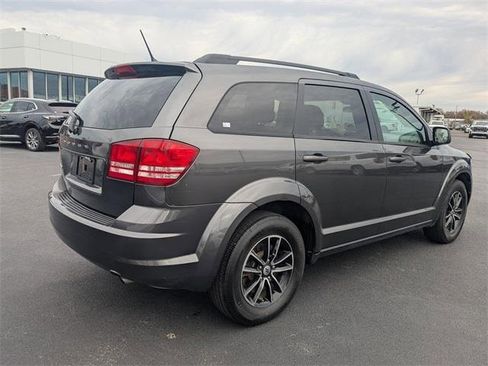Used 2018 Dodge Journey SE w/ Blacktop Package image 4