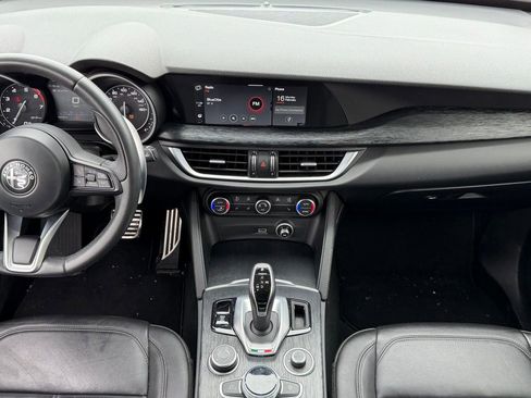 Used 2022 Alfa Romeo Stelvio Sprint image 9