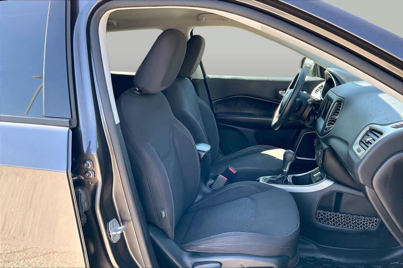 Used 2019 Jeep Compass Sport FWD image 9