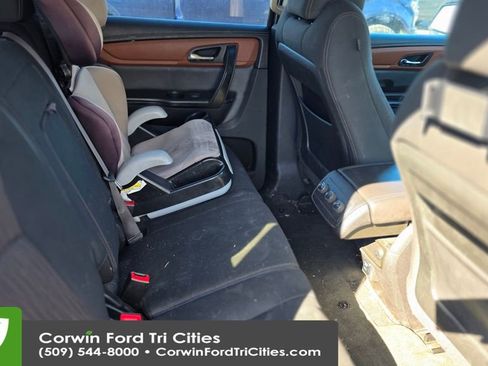 Used 2015 Chevrolet Traverse LT w/ Style and Technology Package image 7