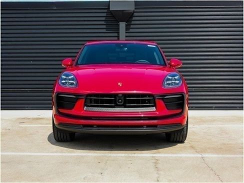 Certified 2025 Porsche Macan image 10