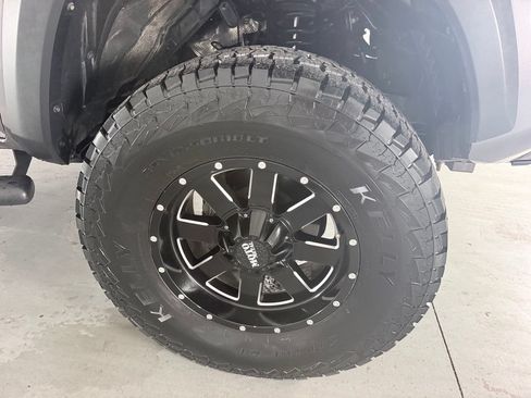 Used 2019 Toyota Tacoma TRD Off-Road w/ Technology Package AWD/4WD image 4