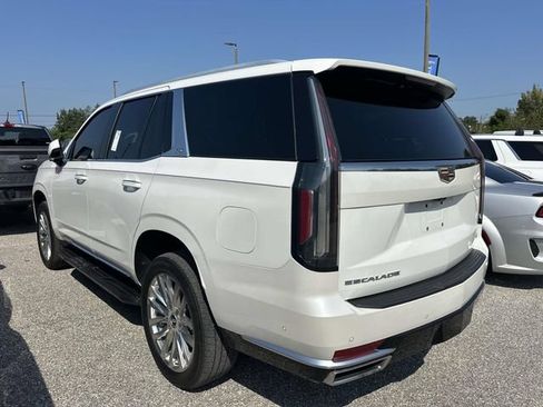 Used 2024 Cadillac Escalade Premium Luxury AWD/4WD image 17