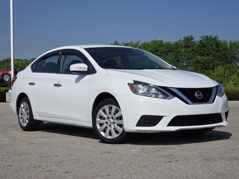 Used 2018 Nissan Sentra S FWD image 2