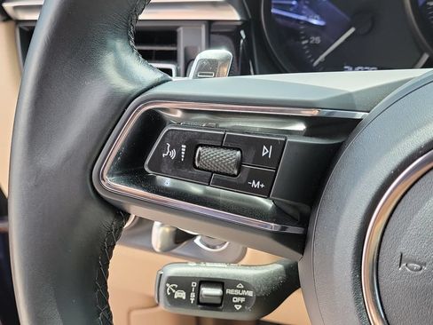Certified 2023 Porsche Macan AWD/4WD image 37