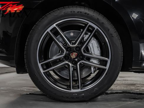 Used 2020 Porsche Macan Turbo image 15