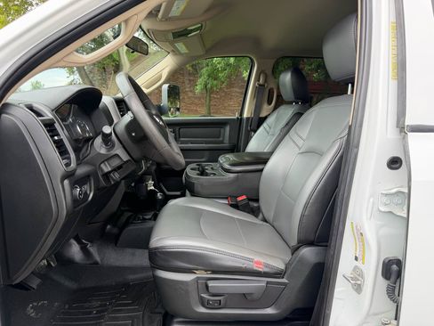 Used 2019 RAM 3500 Tradesman w/ Chrome Appearance Group AWD/4WD image 18