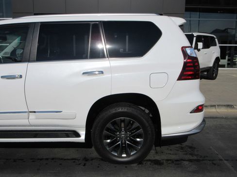 Used 2017 Lexus GX 460 Premium AWD/4WD image 4