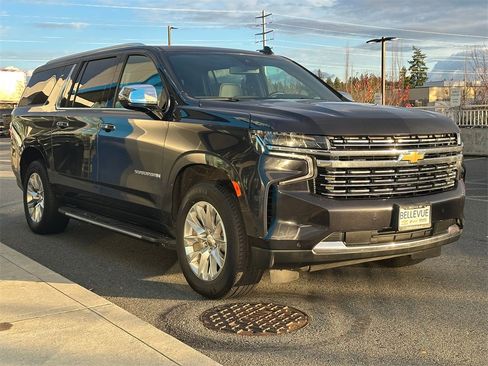 Used 2024 Chevrolet Suburban Premier image 7