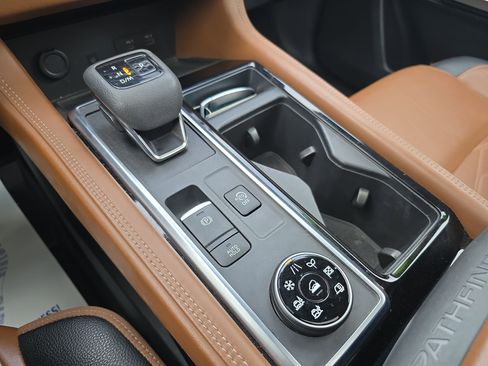 Used 2023 Nissan Pathfinder Platinum image 26