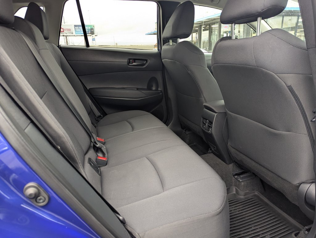 Used 2023 Toyota Corolla Cross LE AWD/4WD image 30