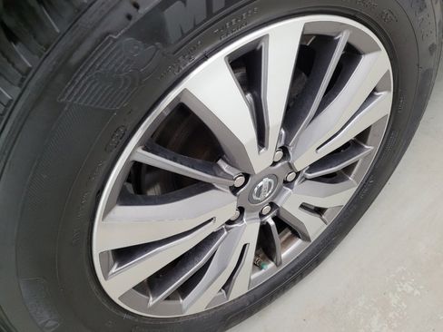Used 2018 Nissan Pathfinder SV AWD/4WD image 31