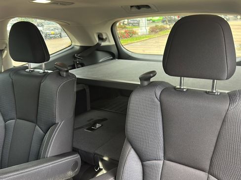 Used 2025 Subaru Ascent Premium image 19