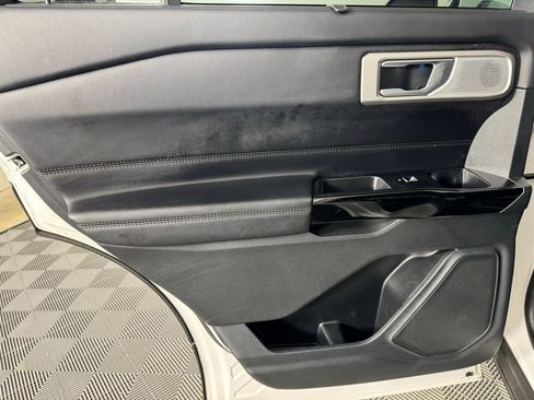 Used 2022 Ford Explorer Platinum w/ Equipment Group 601A image 29