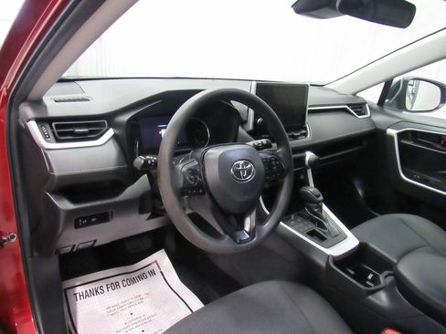 Used 2023 Toyota RAV4 LE AWD/4WD image 26